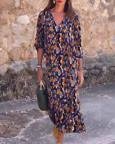 Erica - Long V-neck Dress with Retro Pattern and Elegant Comfort for Every Moment