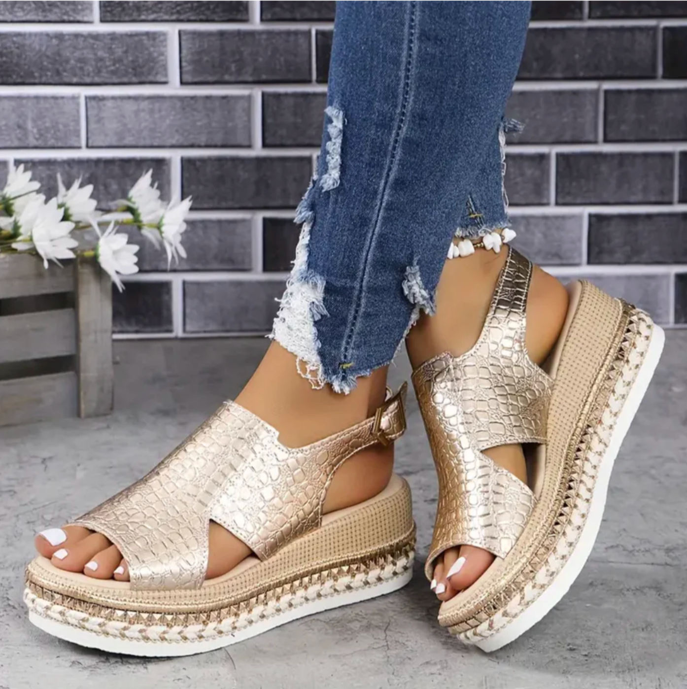Suellen - Elegant orthopaedic sandals