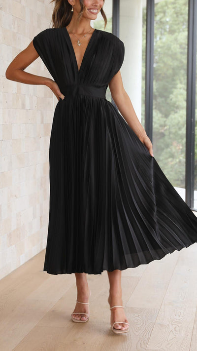 Ria - Elegant pleated dress