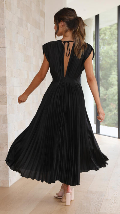 Ria - Elegant pleated dress
