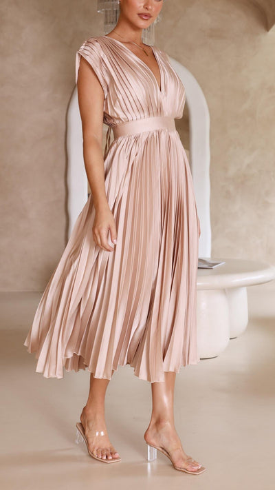 Ria - Elegant pleated dress