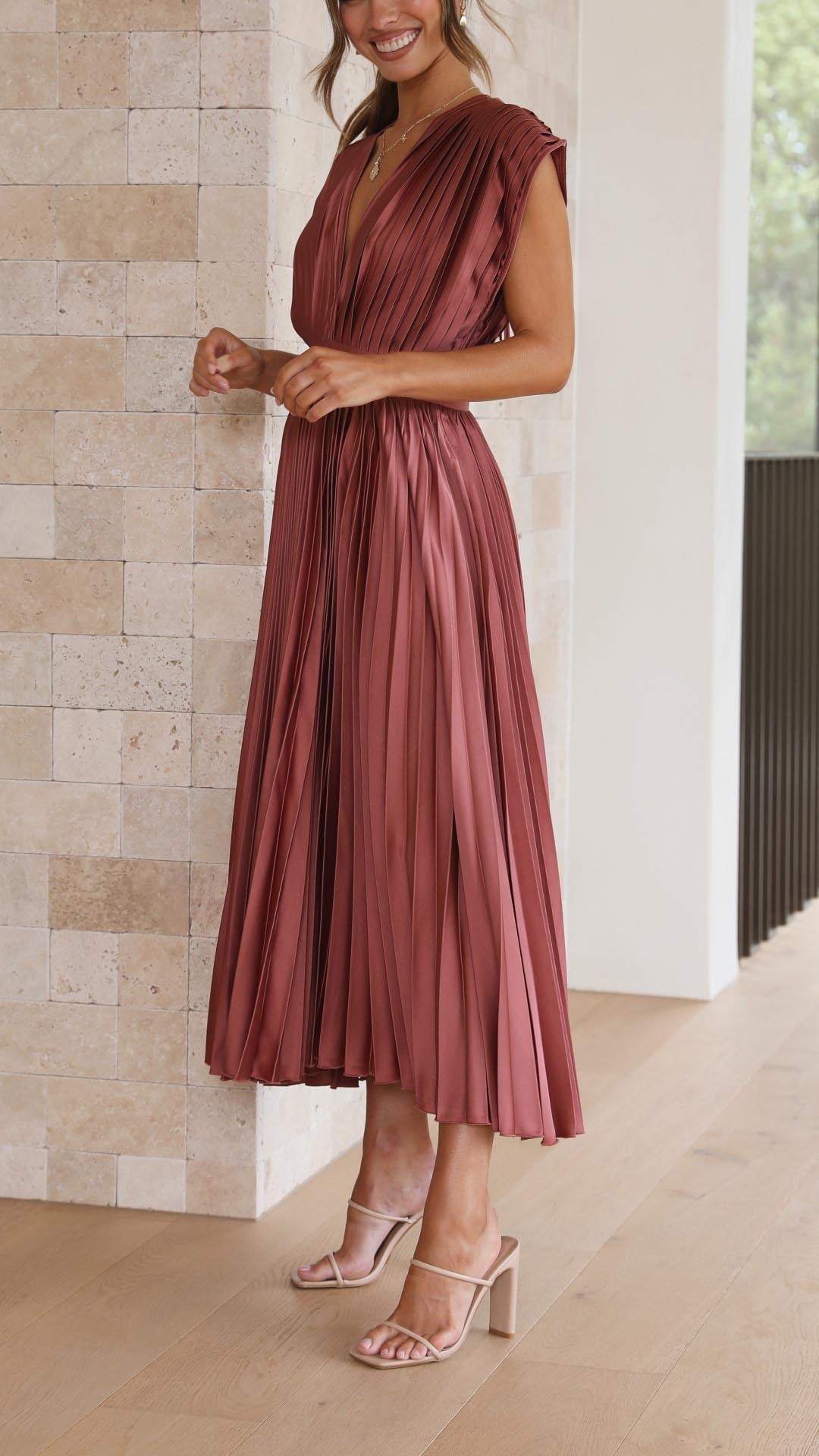 Ria - Elegant pleated dress