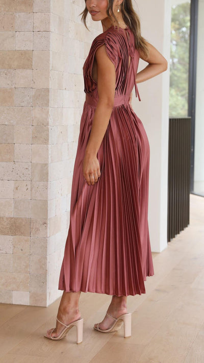 Ria - Elegant pleated dress