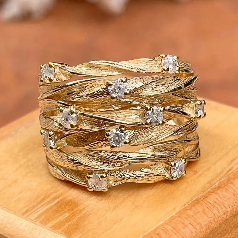 Exquisite Vintage Gold Ring with Timeless Elegance